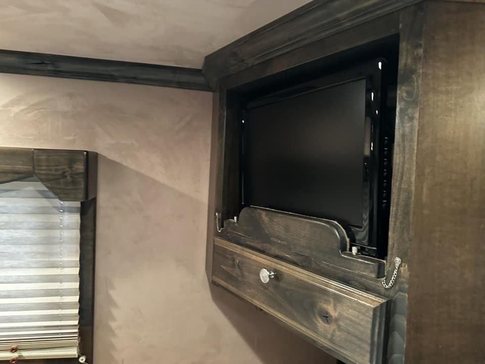 2009 Bloomer Trailers Evolution 10th Anniversary Edition 3-H 11′ LQ image 21