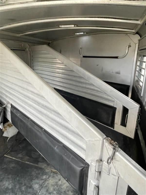 1999 Elite Custom 3 Horse Trailer image 5