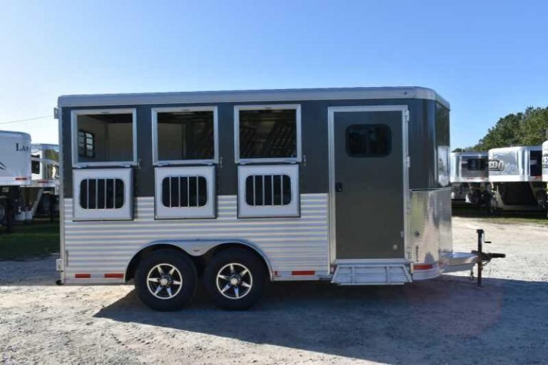 2018 Lakota 83HBPSL 3 Horse Trailer image 1