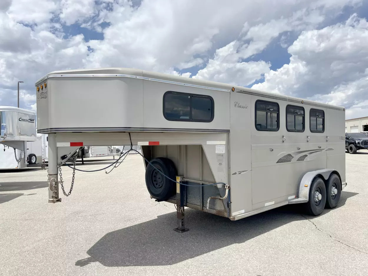2001 Titan 3 Horse Gooseneck image 12
