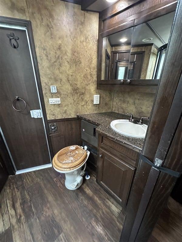 2014 Lakota Bighorn 8416, Generator, Couch, Dinette 17’ Shortwall, 4 Horse Trailer, 12′ Slide. image 14
