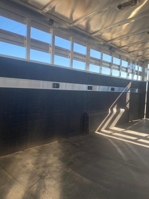 2021 Elite Trailers Slant Load 5 Horse Slant Load image 15