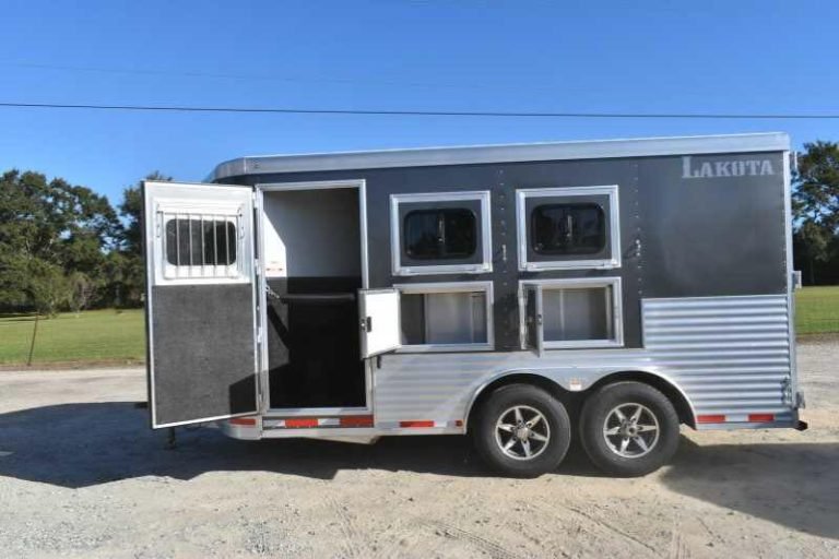 2018 Lakota 83HBPSL 3 Horse Trailer image 7