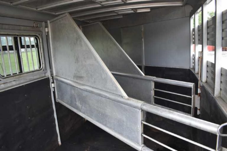 2018 Adam 7304GN 3 Horse Trailer image 10