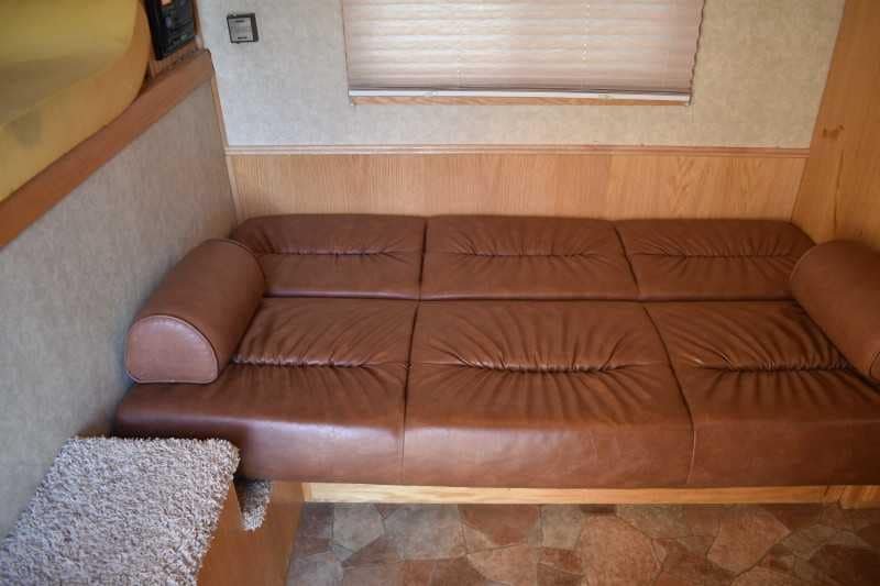 2006 Platinum 8410LQ 4 Horse Trailer with 9′ Short Wall image 10
