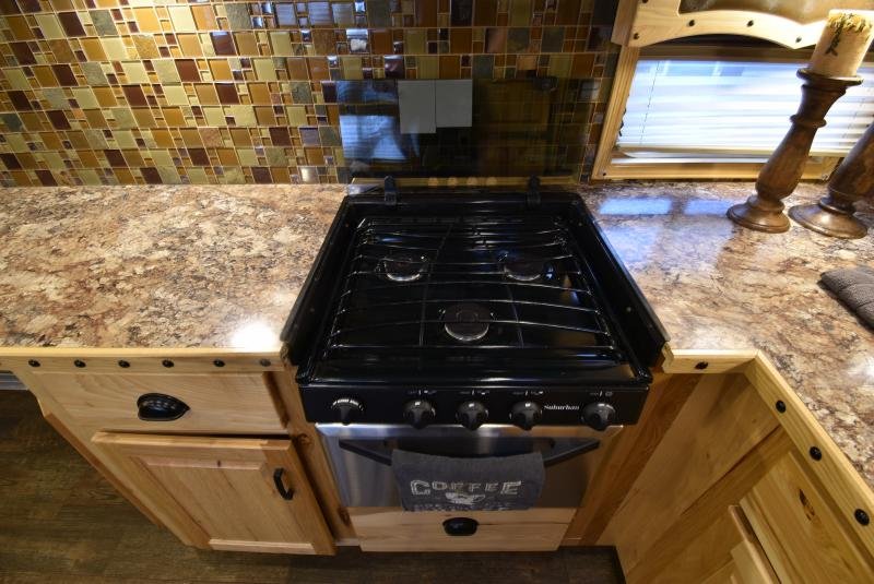 2018 Lakota Bighorn 3 Horse Living Quarters image 19