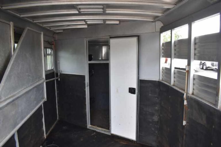 2018 Adam 7304GN 3 Horse Trailer image 8