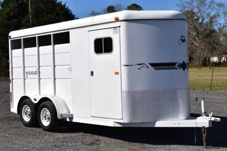 2002 Logan Coach 3HBP 3 Horse Trailer image 13