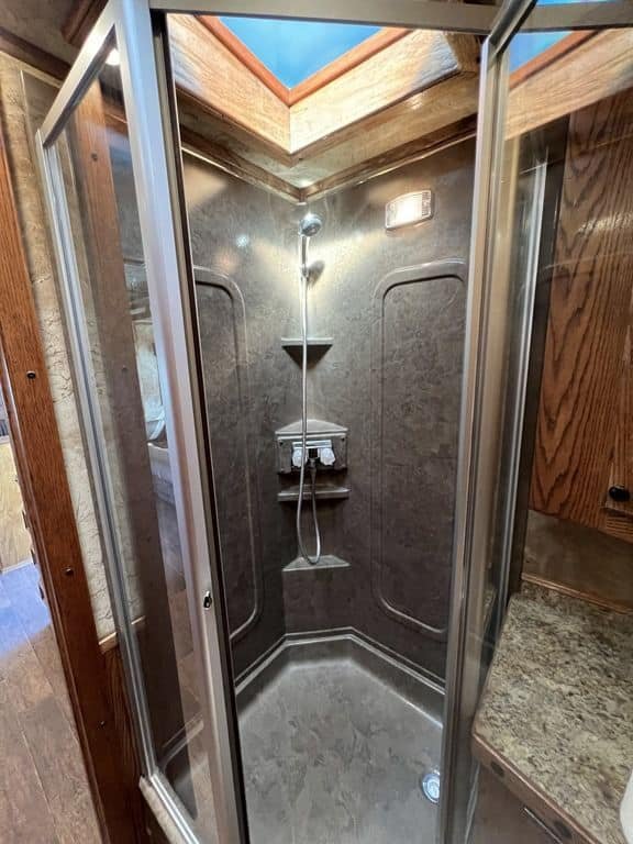 2009 Platinum Coach 3 H 16′ SW w/Outlaw Conversion image 42