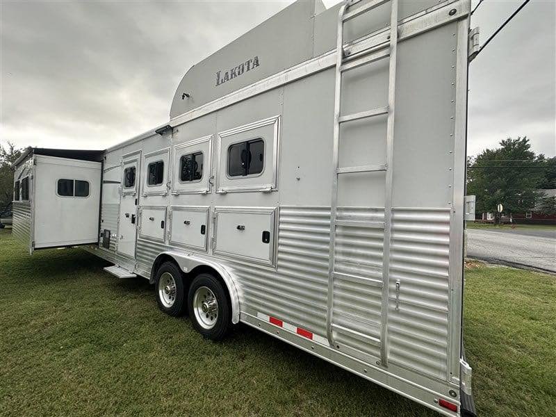 2014 Lakota Bighorn 8416, Generator, Couch, Dinette 17’ Shortwall, 4 Horse Trailer, 12′ Slide. image 3