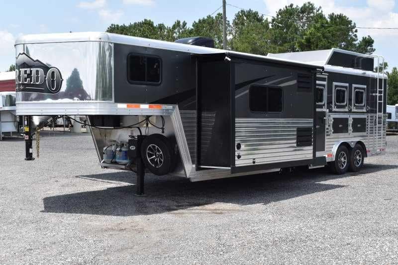2020 Bison Laredo 3 Horse Trailer with 11′ Short Wall image 6