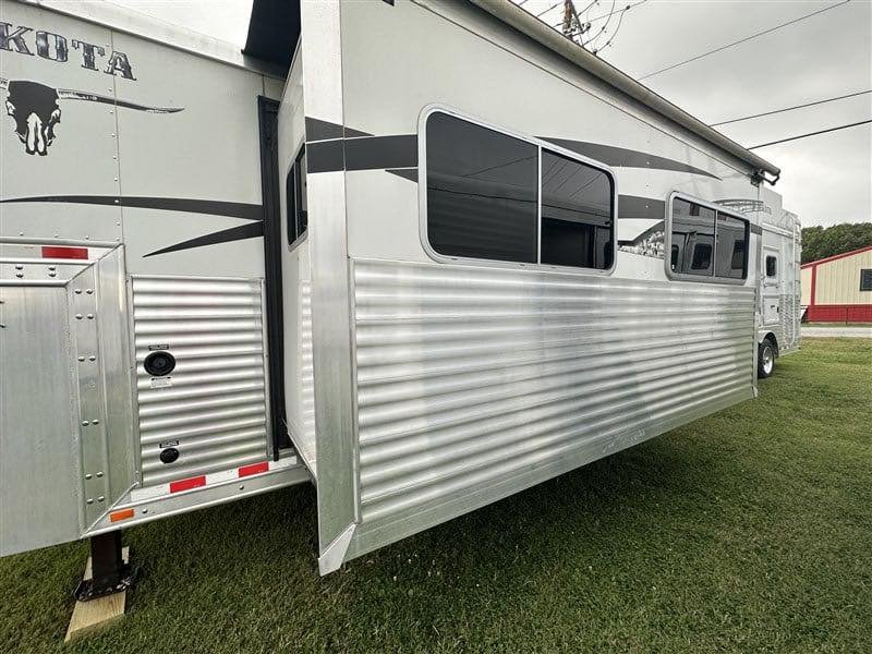 2014 Lakota Bighorn 8416, Generator, Couch, Dinette 17’ Shortwall, 4 Horse Trailer, 12′ Slide. image 7