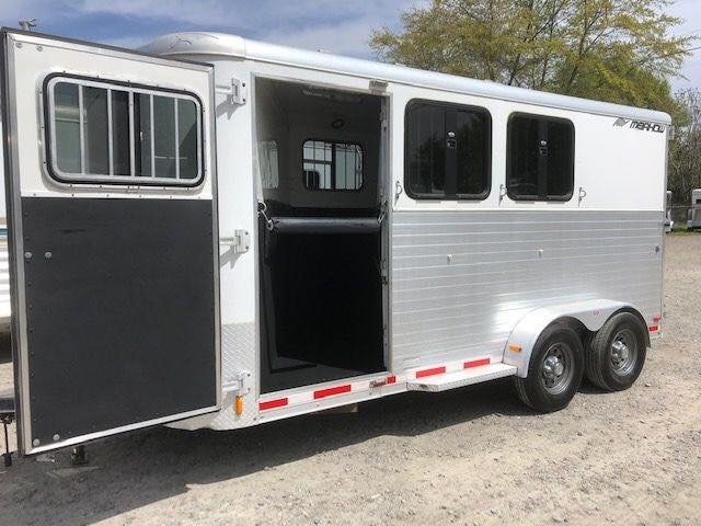 2010 Merhow 3 Horse Slant Load Bumper Pull image 13