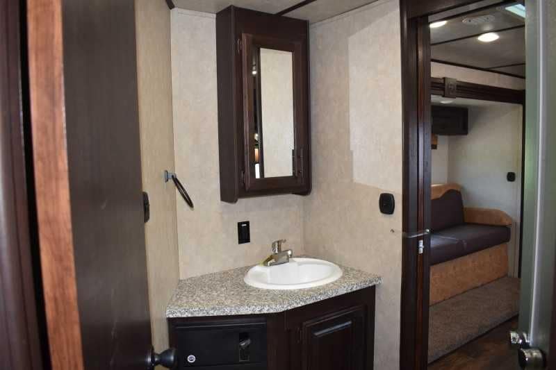 2020 Bison Laredo 3 Horse Trailer with 11′ Short Wall image 21