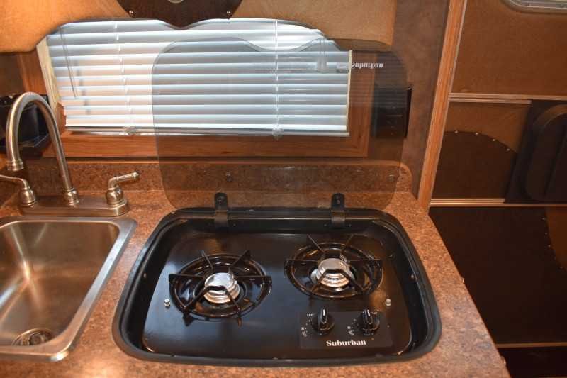 2015 Exiss 7308LQ 3 Horse Trailer with 8′ Short Wall image 10