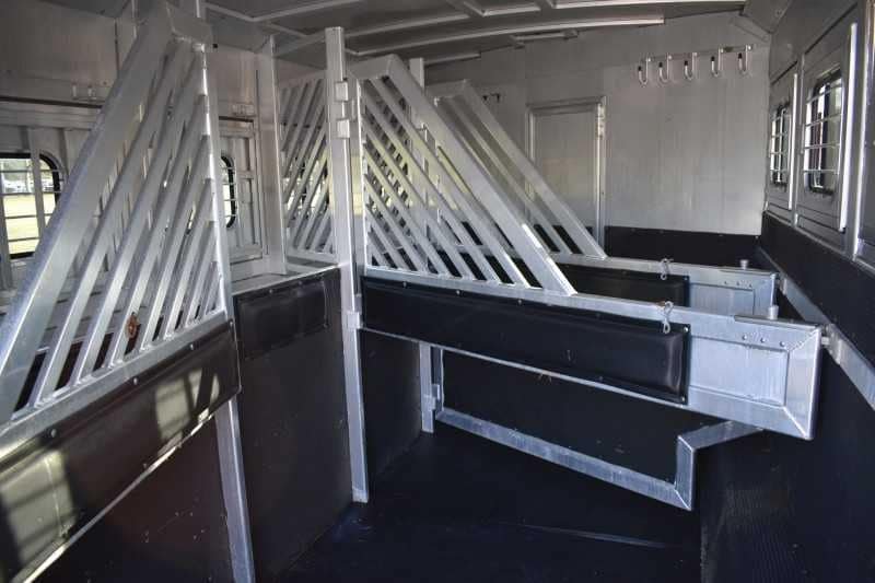 2003 Bloomer 8414LQ 4 Horse Trailer with 14′ Short Wall image 30