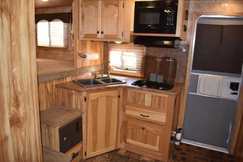 2015 Lakota 8411GLQ 4 Horse Trailer with 11′ Short Wall image 12