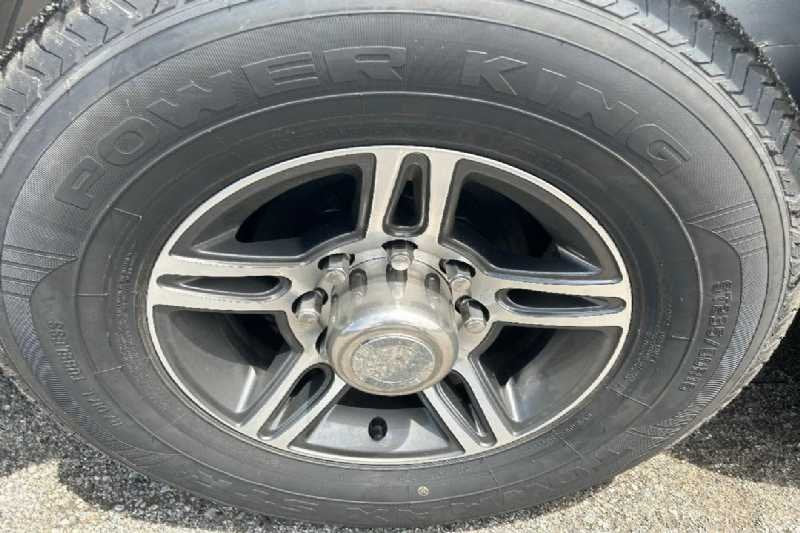 New 2024 Lakota 8313RKBGLQ Charger 3 Horse Trailer with 13′ Short Wall image 27