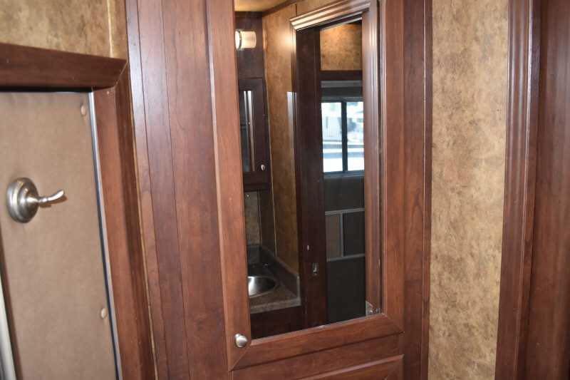 2017 Exiss Escape 7308LQ 3 Horse Trailer with 8′ Short Wall image 17