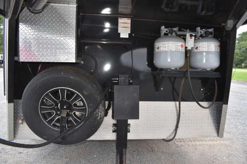 2015 Bison Ranger 3LQ Horse Trailer with 10′ Short Wall image 3