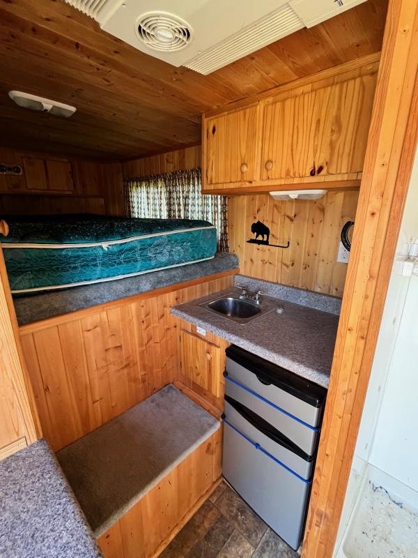 2004 Sundowner 3 Horse Weekender Horse Trailer image 10