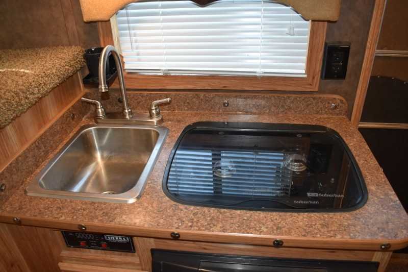 2015 Exiss 7308LQ 3 Horse Trailer with 8′ Short Wall image 9