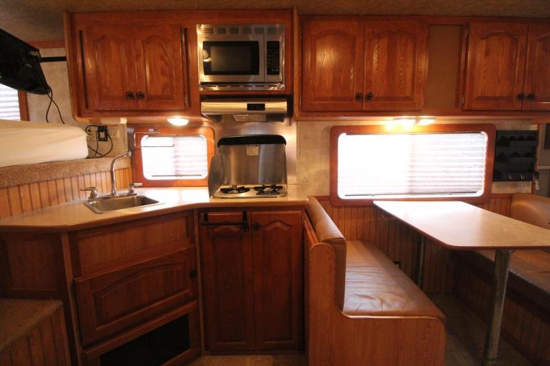 2008 Lakota 8415 w/Slide out 4 Horse Trailer image 11