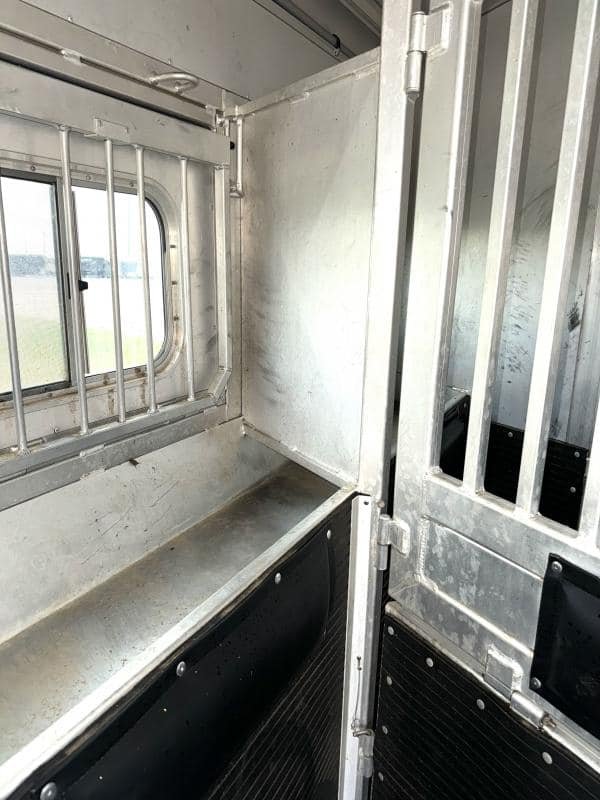 2011 Platinum Coach 4 Horse 15 SW Rear Load Horse Trailer image 10