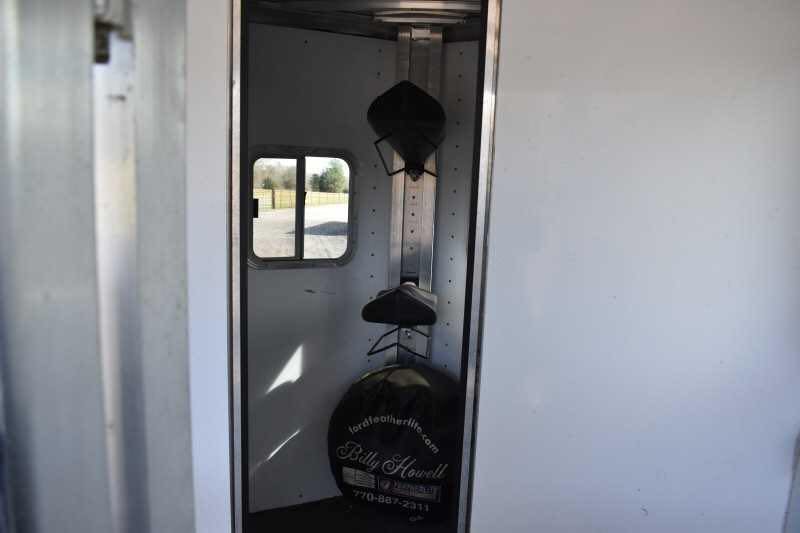 2005 Featherlite 2HST 2 Horse Trailer image 2