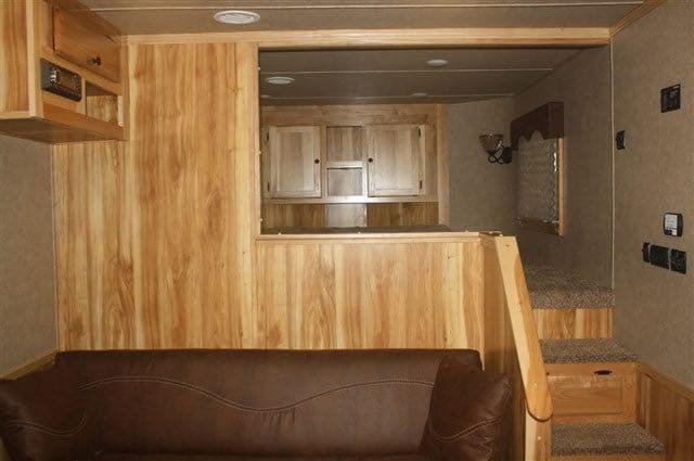 2019 Lakota Charger 4 Horse LQ with 15′ Short Wall image 13