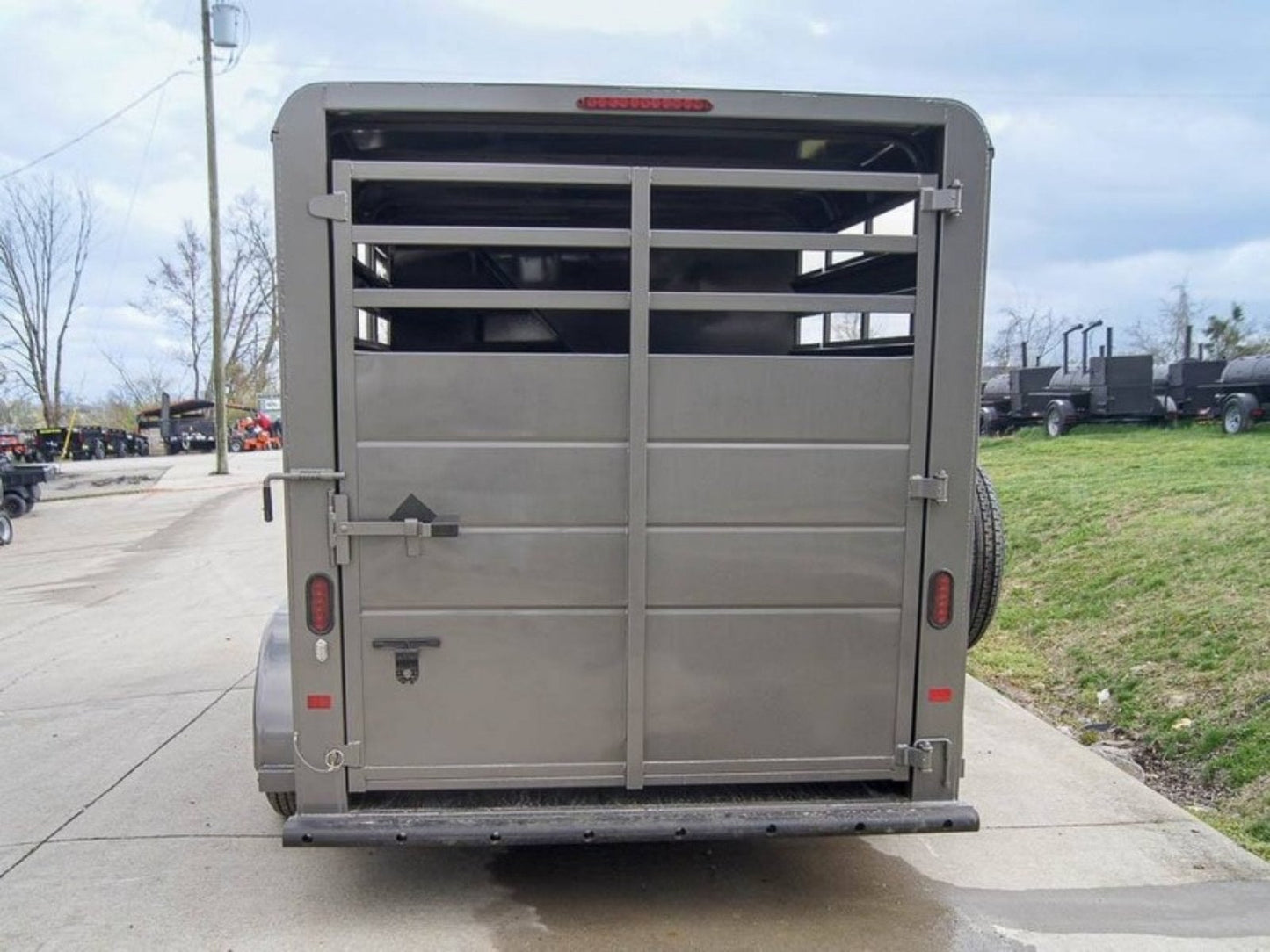 14ft Charcoal Horse Livestock Cattle Trailer (2) 3,500lb Axles with Dressing Room image 5