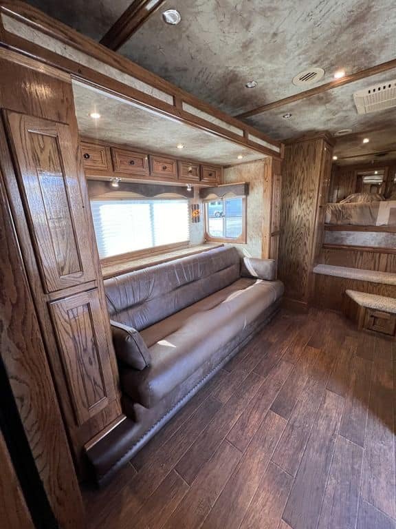2009 Platinum Coach 3 H 16′ SW w/Outlaw Conversion image 24