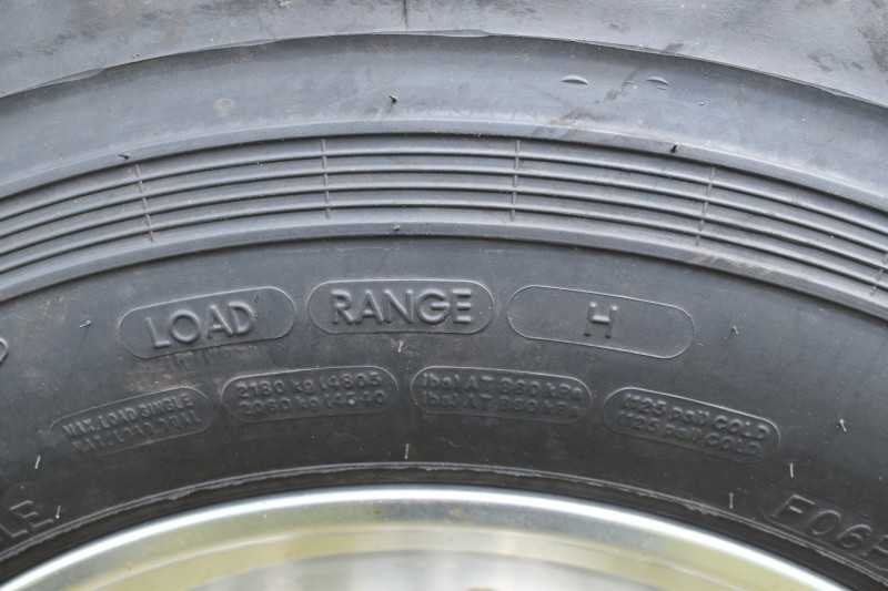 2013 Lakota Charger 8411LQ 4 Horse Trailer with 13′ Short Wall image 33