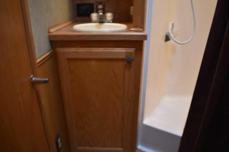 2006 Platinum 8410LQ 4 Horse Trailer with 9′ Short Wall image 16