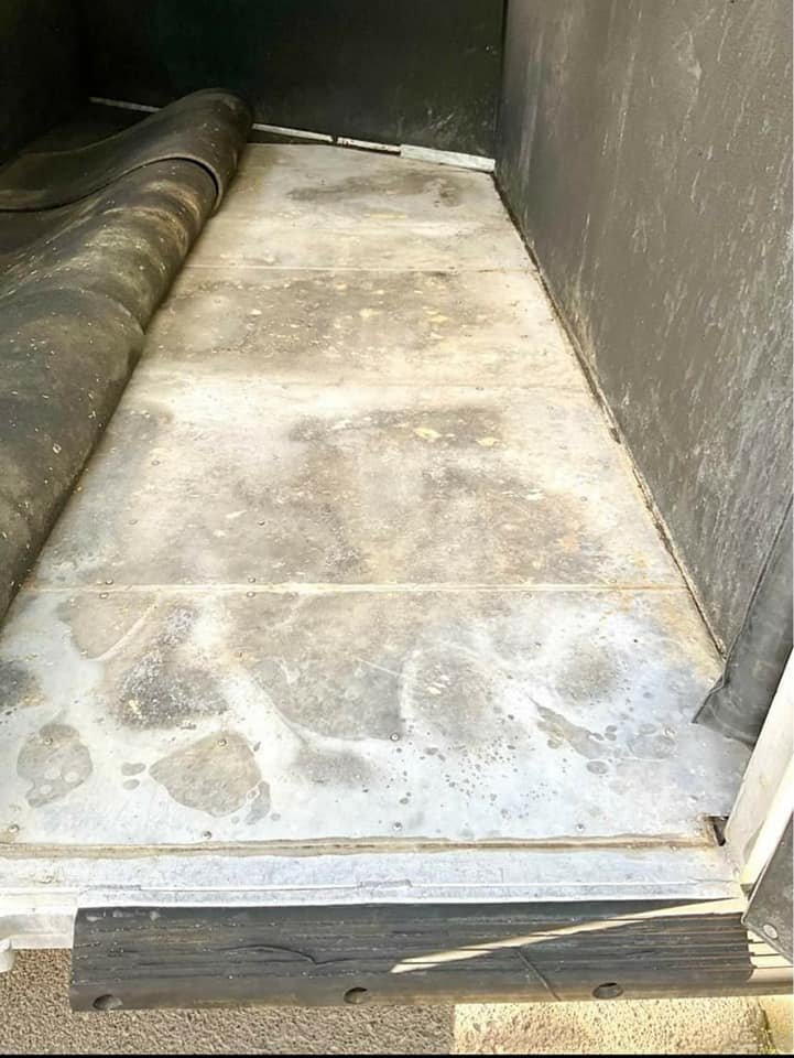 1999 Sundowner  3 Horse Trailer image 17