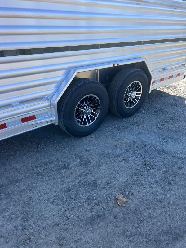 2025 Elite Trailers 8’x28′ Show Cattle Stock Combo Trailer image 5
