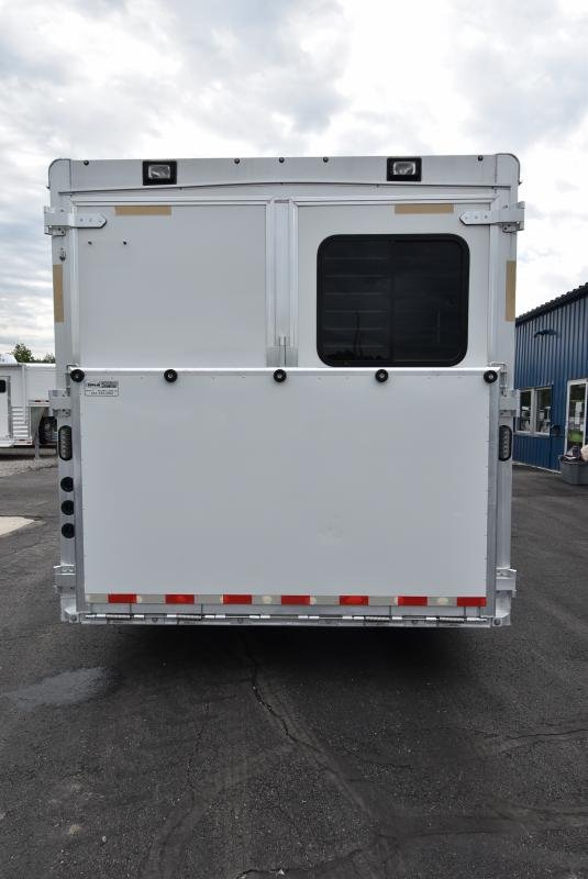 2018 Lakota Bighorn 3 Horse Living Quarters image 3