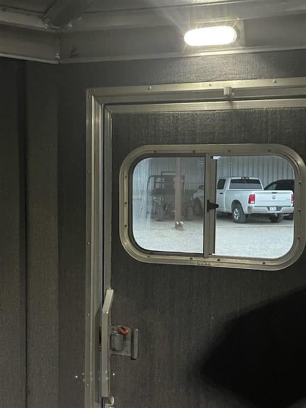 1999 Elite Custom 3 Horse Trailer image 1