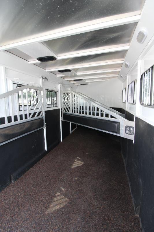 2019 Trails West Manufacturing Classic II 4 Horse Trailer image 8