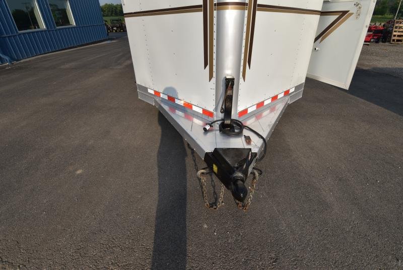 2008 C and C Trailers 4 Horse Bumper Horse Trailer image 18
