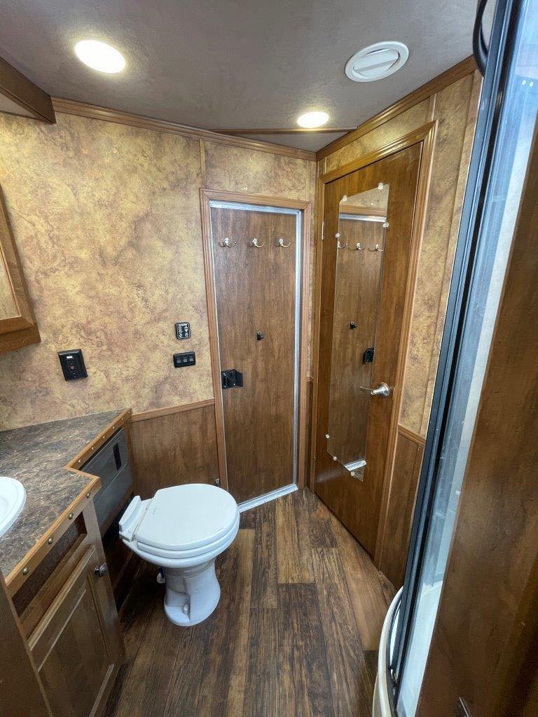 2015 Lakota Bighorn Edition 8414 4 Horse Trailer With Living Quarters “1 Slide” image 20