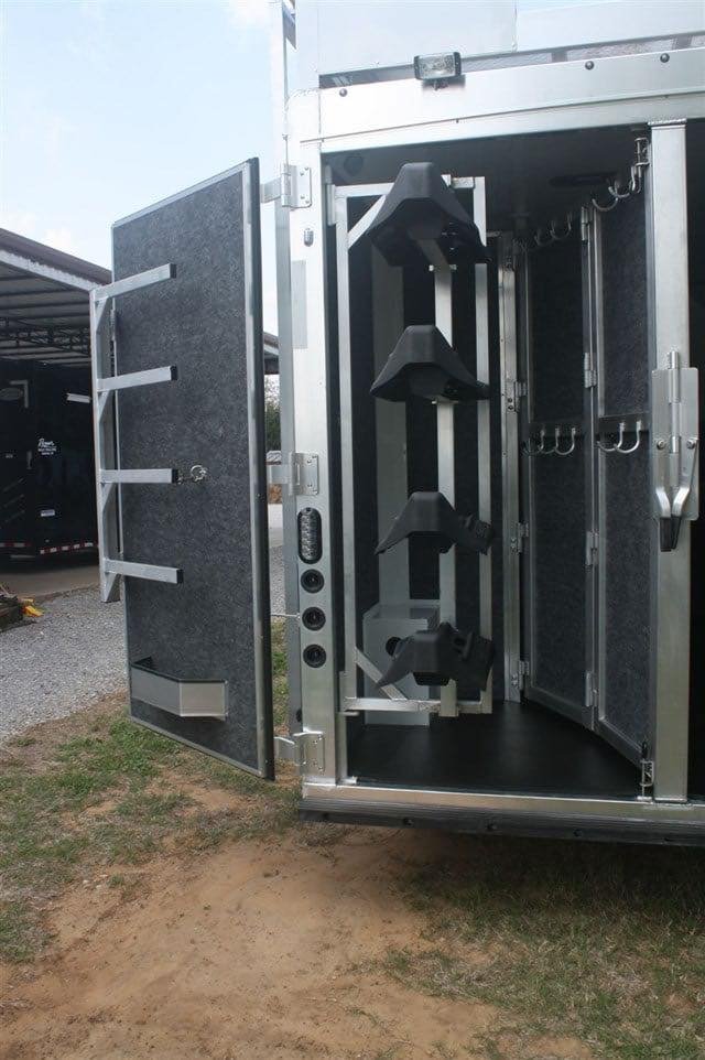 2019 Lakota Charger 4 Horse LQ with 15′ Short Wall image 7