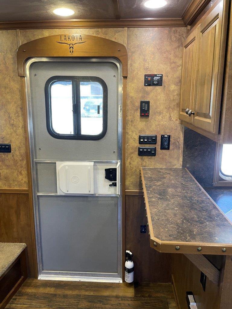 2015 Lakota Bighorn Edition 8414 4 Horse Trailer With Living Quarters “1 Slide” image 11