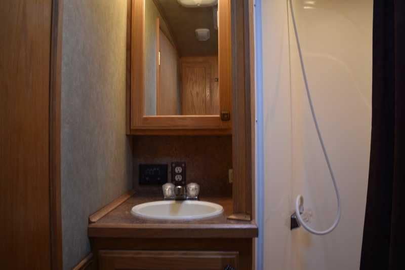 2006 Platinum 8410LQ 4 Horse Trailer with 9′ Short Wall image 15