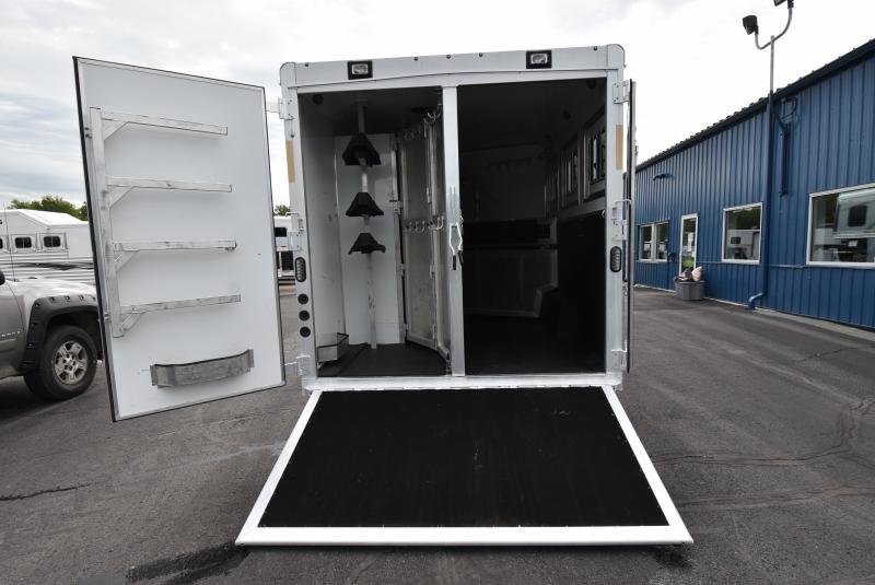 2018 Lakota Bighorn 3 Horse Living Quarters image 4