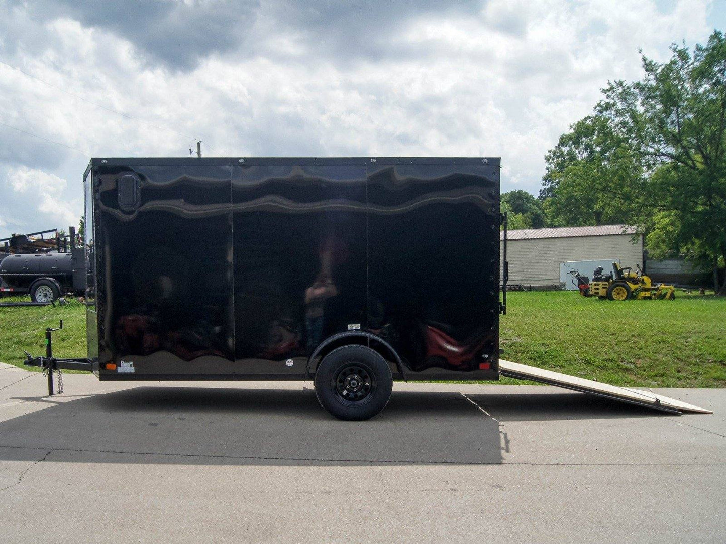 6x12 Enclosed Trailer Black V-Nose Blackout Package 3,500lb Axle Storage image 12