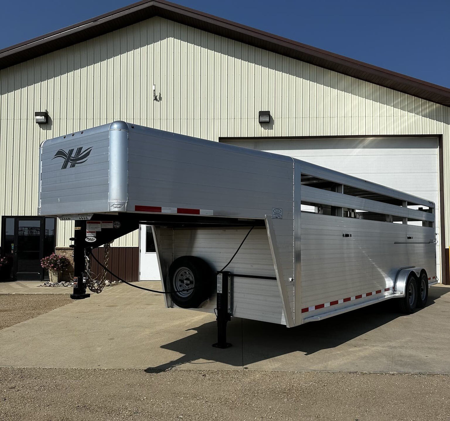 New 2024 Hillsboro 24′ Livestock Trailer – Three Compartments image 14