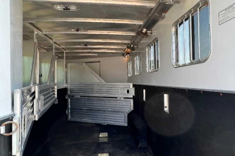2006 Featherlite 8412LQ 4 Horse Trailer with 12′ Short Wall image 9
