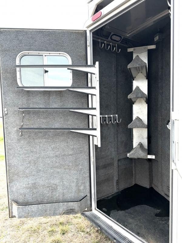 2011 Platinum Coach 4 Horse 15 SW Rear Load Horse Trailer image 8