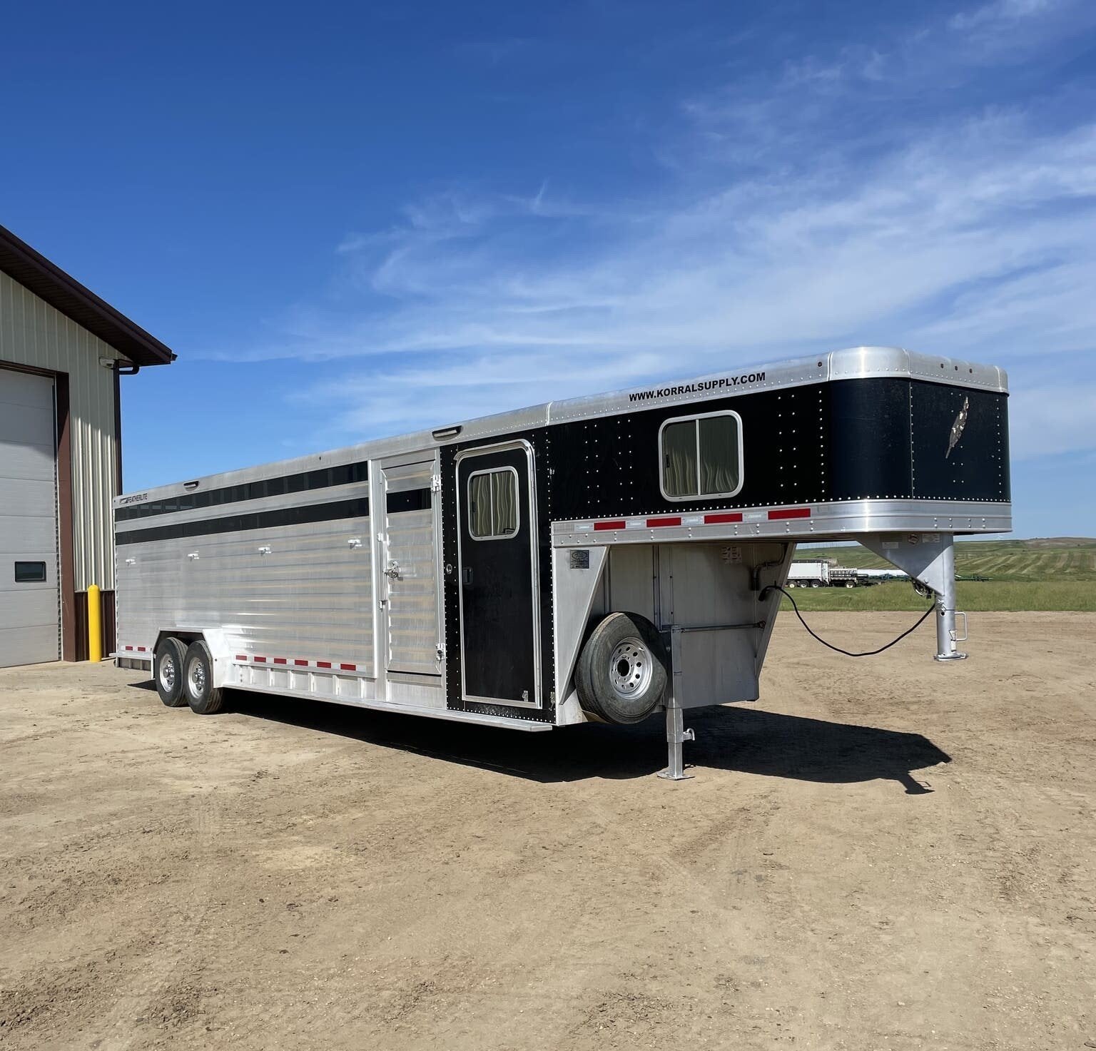 2013 Featherlite 30FT Stock Combo – 3 Compartments image 2